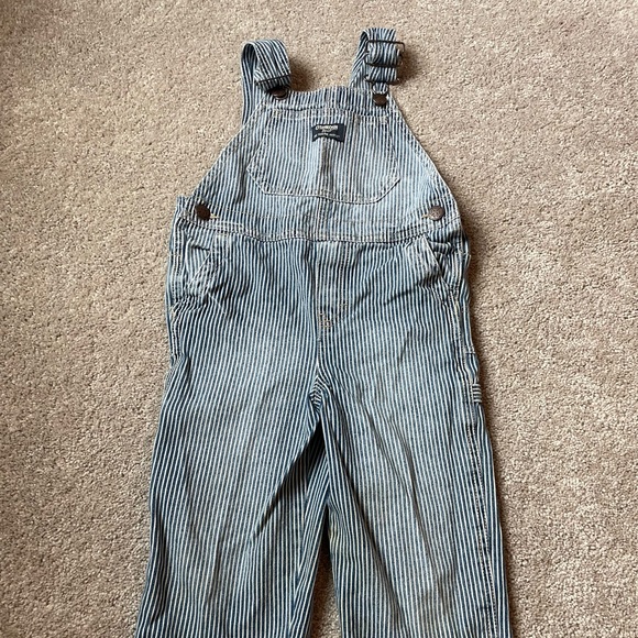 Oshkosh 5T overalls - Picture 2 of 3